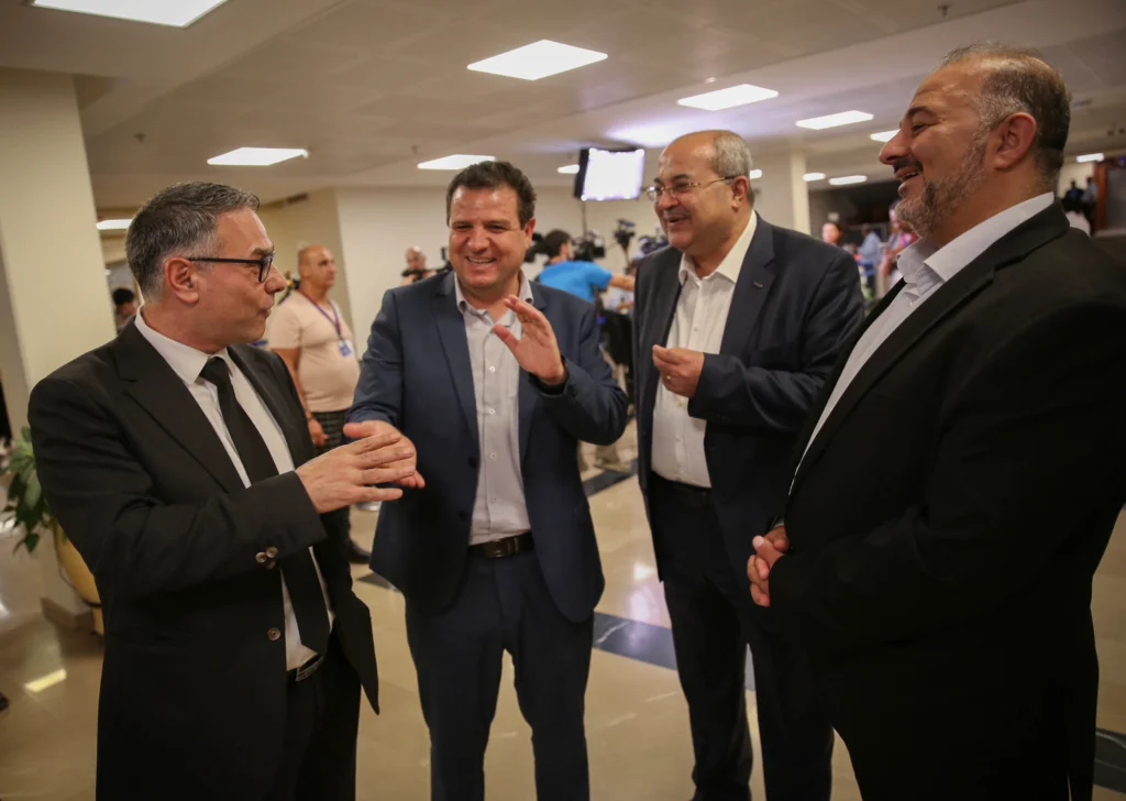 Dirigeants de partis arabes israéliens réunis lors du dépôt des candidatures de la Liste commune en 2019, dont Ahmad Tibi, Ayman Odeh et Mansour Abbas